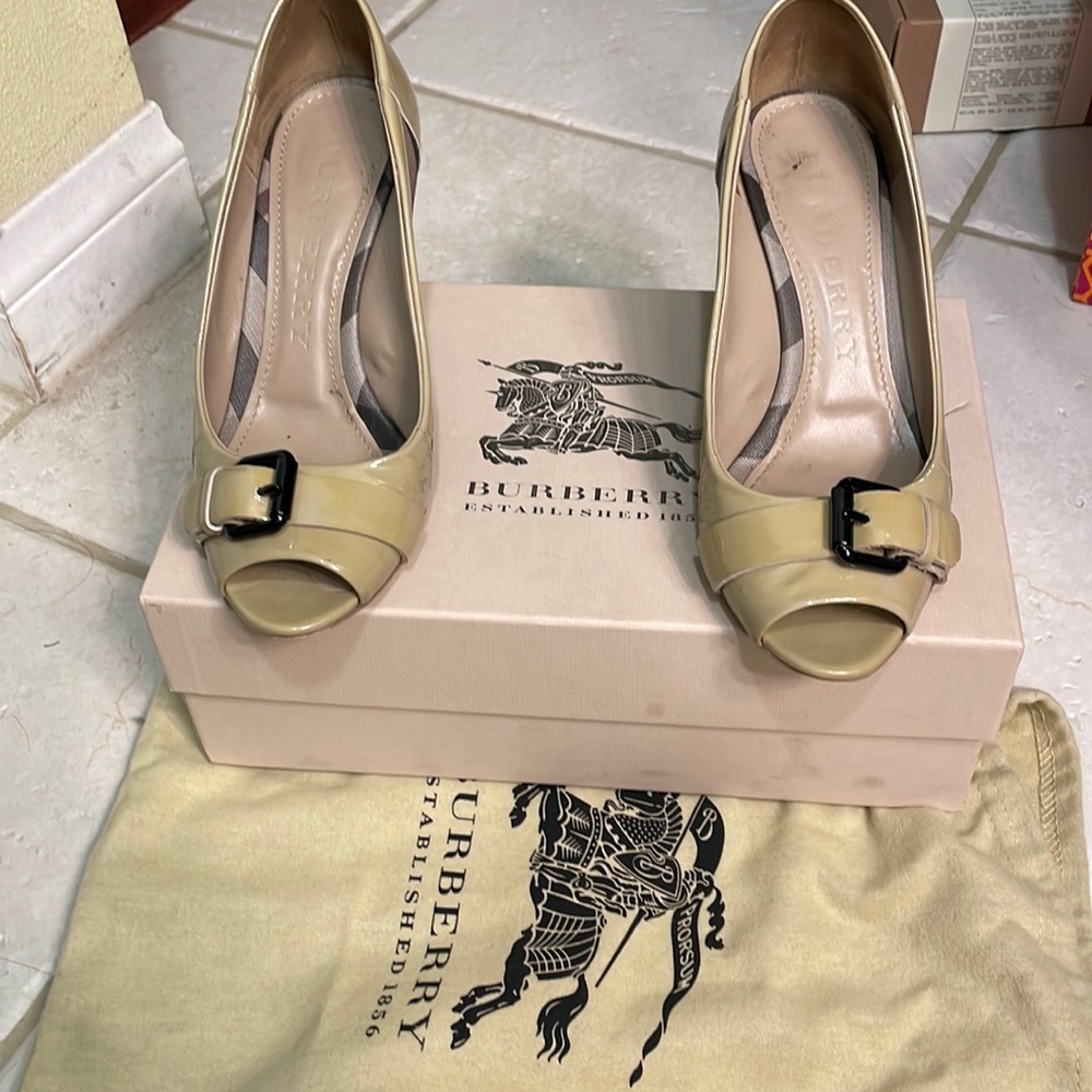 Authentic Burberry heels in tan color, 2 inches high